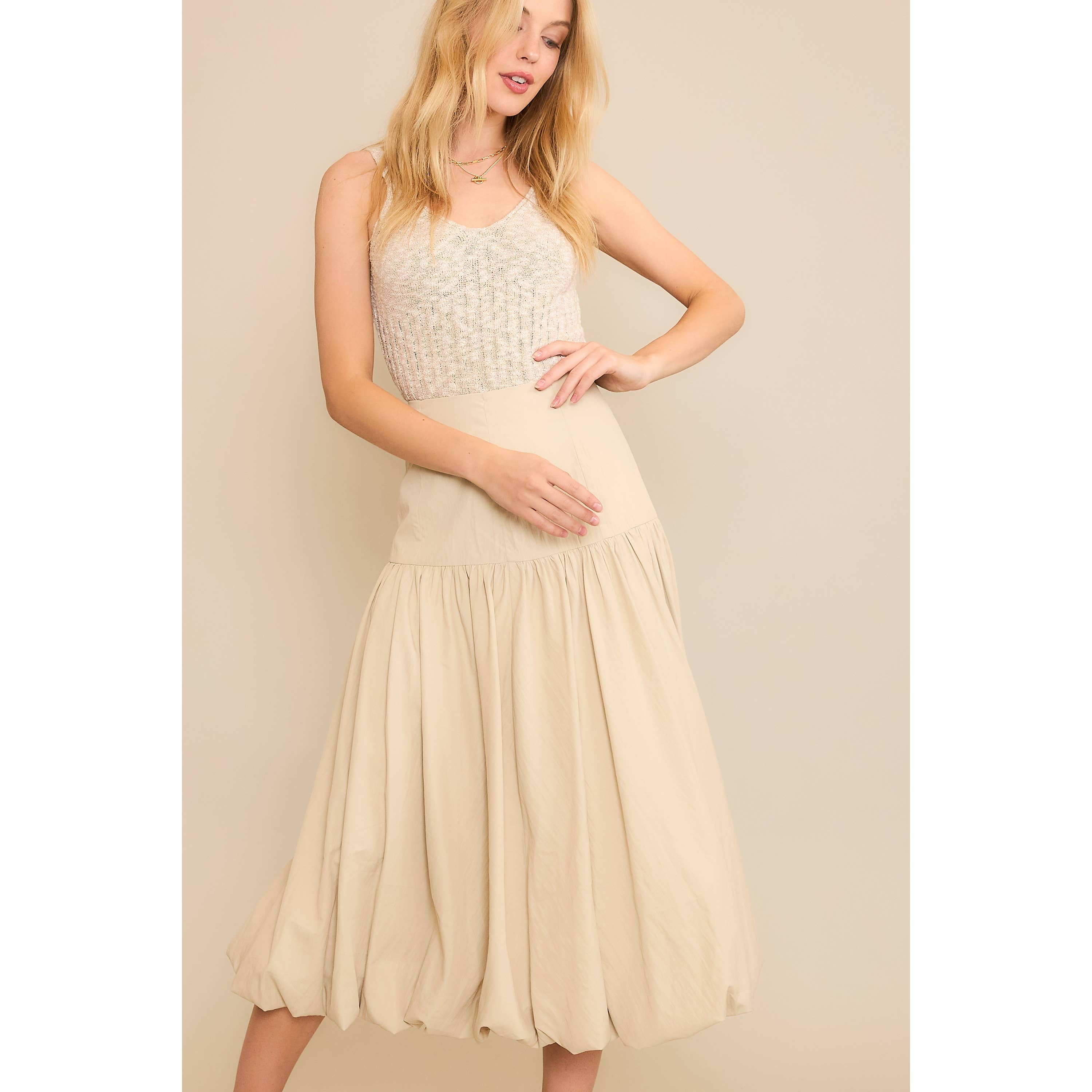 SOFT WOVEN SOLID BUBBLE BALLON MIDI SKIRT - Beige