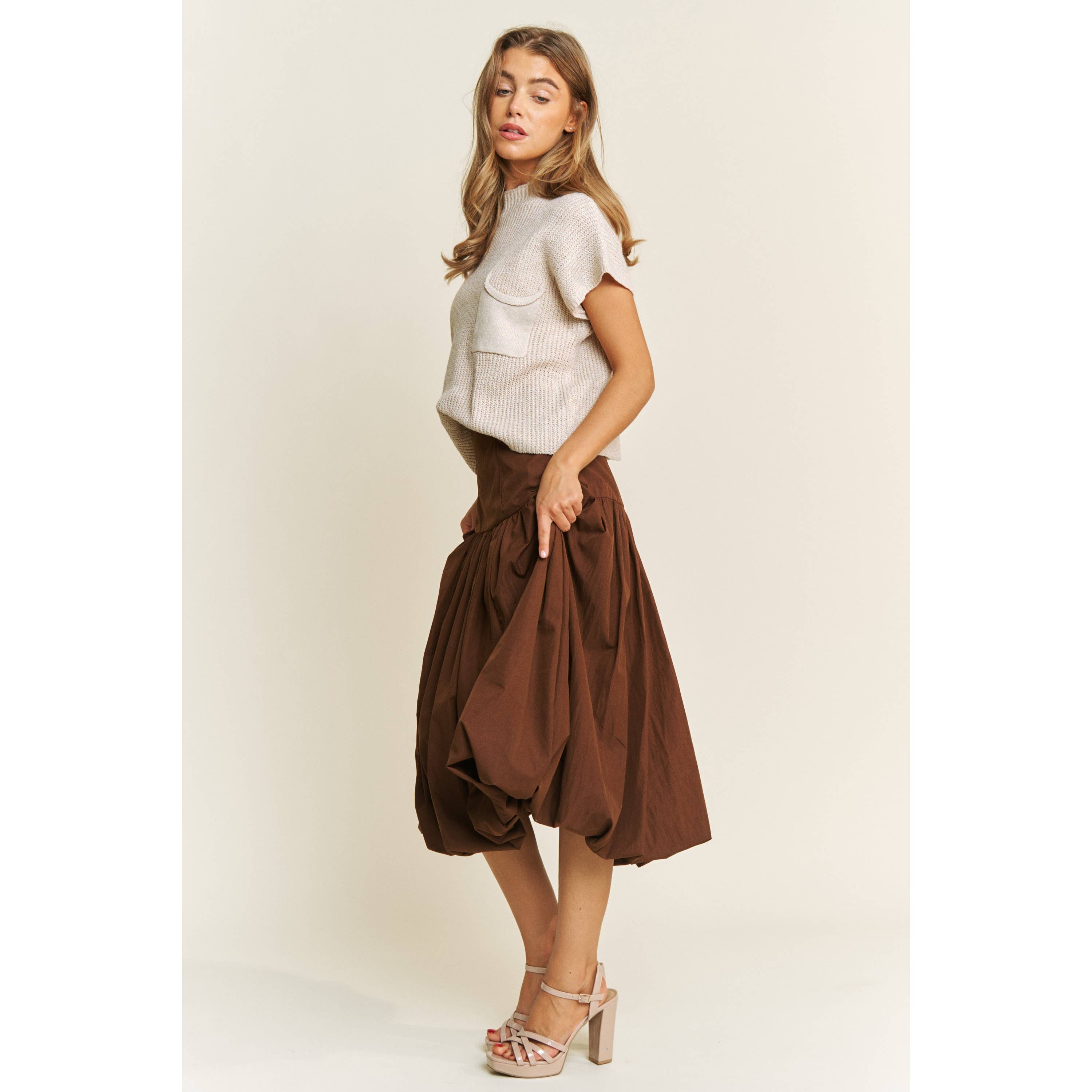 SOFT WOVEN SOLID BUBBLE BALLON MIDI SKIRT - Beige