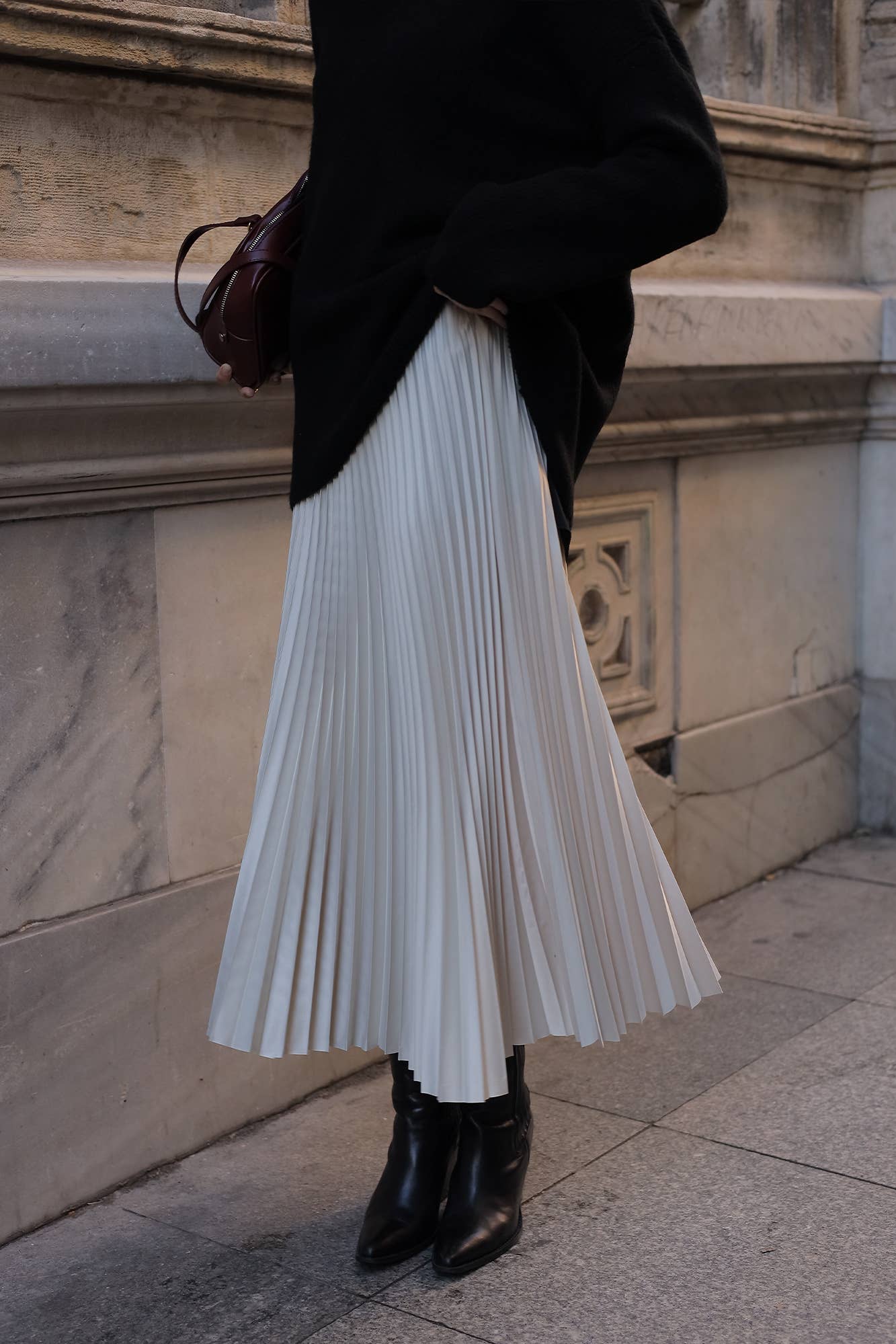 High-Waist Pleated Maxi Skirt – Elegant Flowy A-Line Skirt