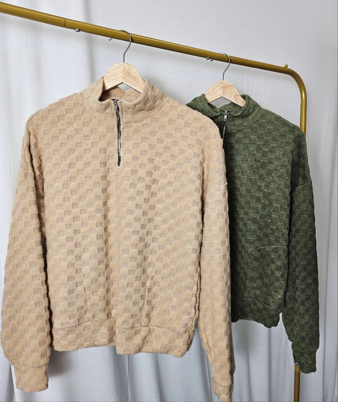 FUZZY CHECKERED 1/4 ZIP TOP