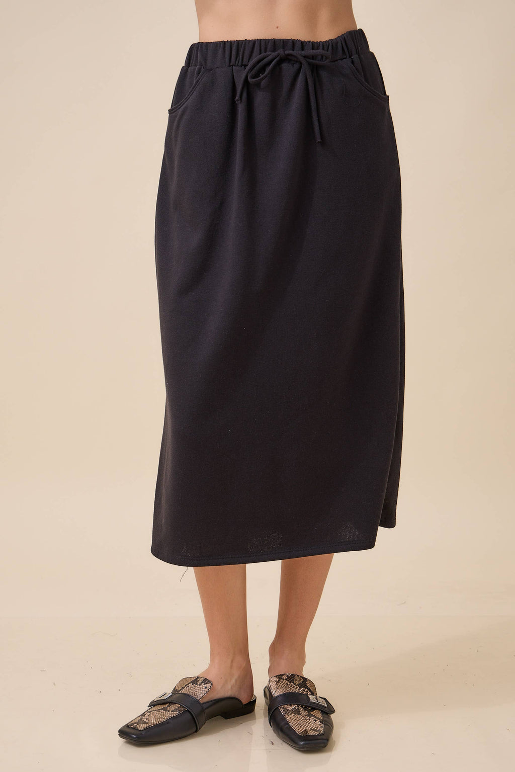 WOMEN'S SOLID SOFT KNIT SKIRT WITH POCKETS-PART OF SET