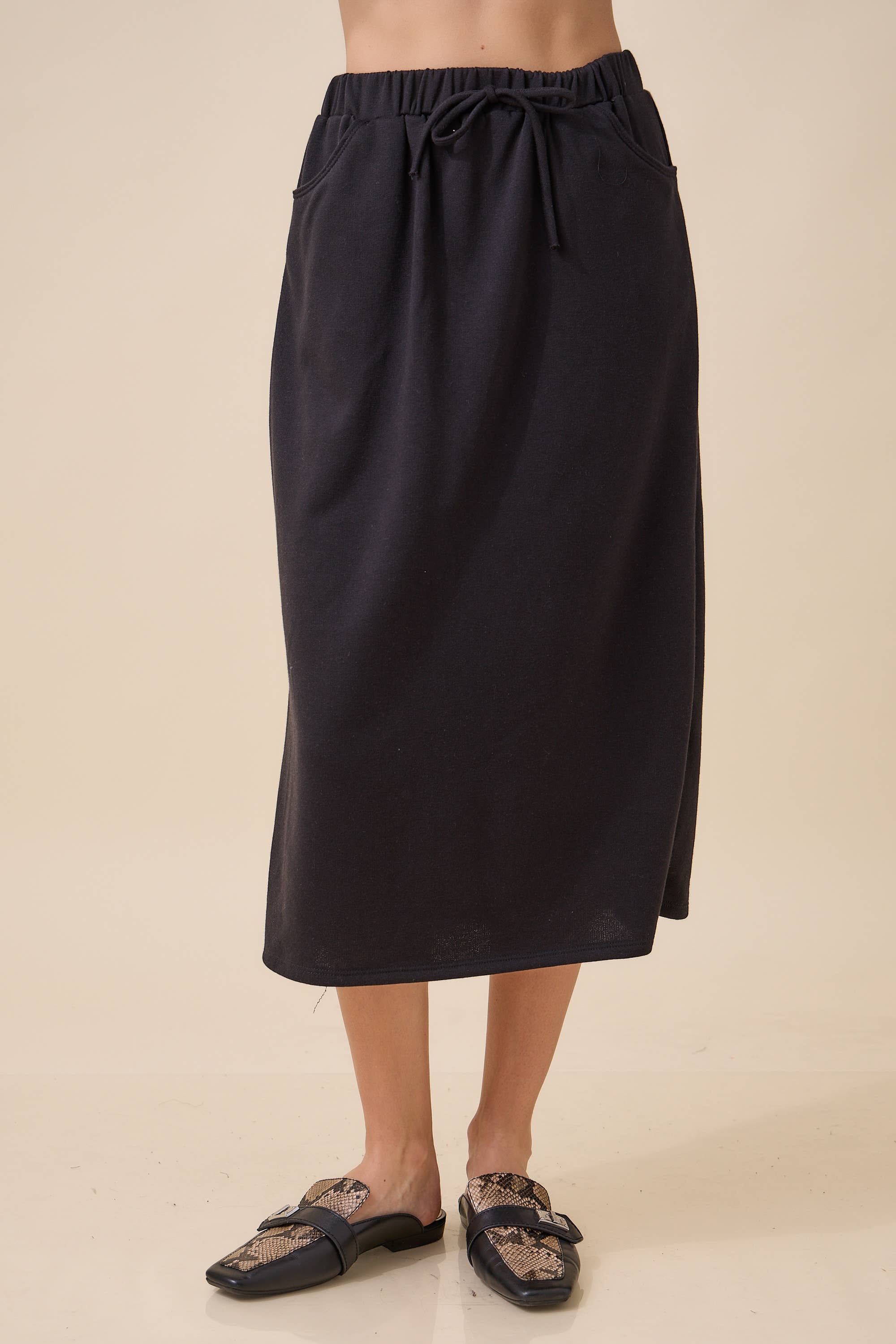 WOMEN'S SOLID SOFT KNIT SKIRT WITH POCKETS-PART OF SET