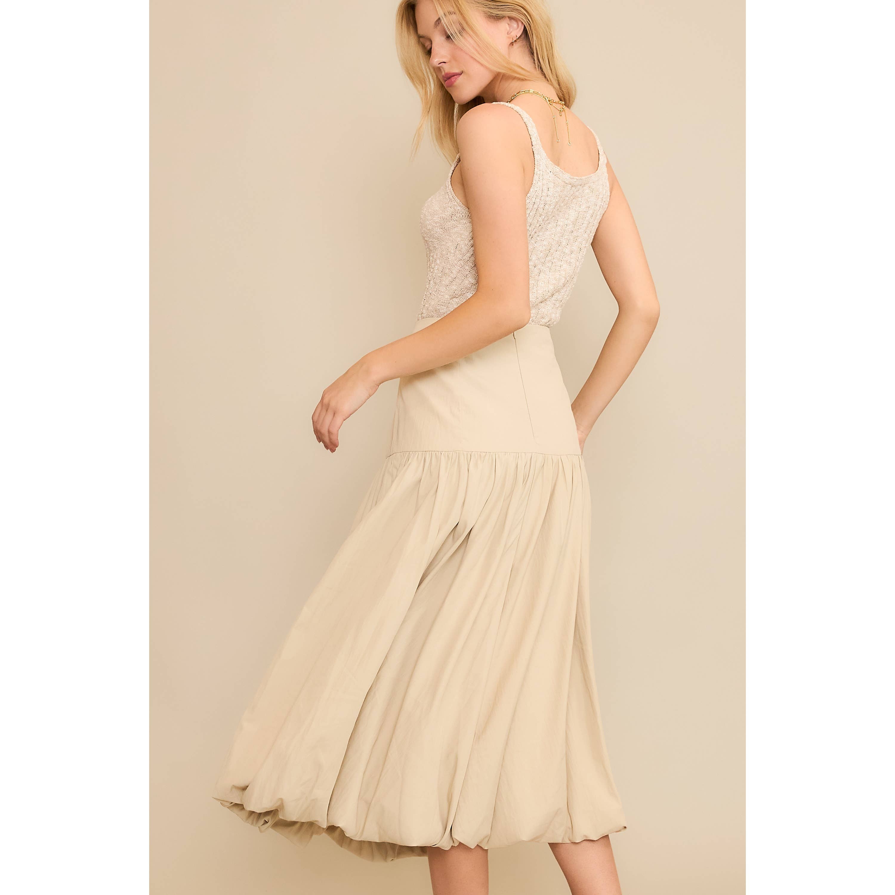 SOFT WOVEN SOLID BUBBLE BALLON MIDI SKIRT - Beige