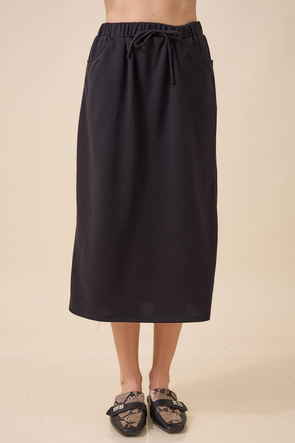 WOMEN'S SOLID SOFT KNIT SKIRT WITH POCKETS-PART OF SET