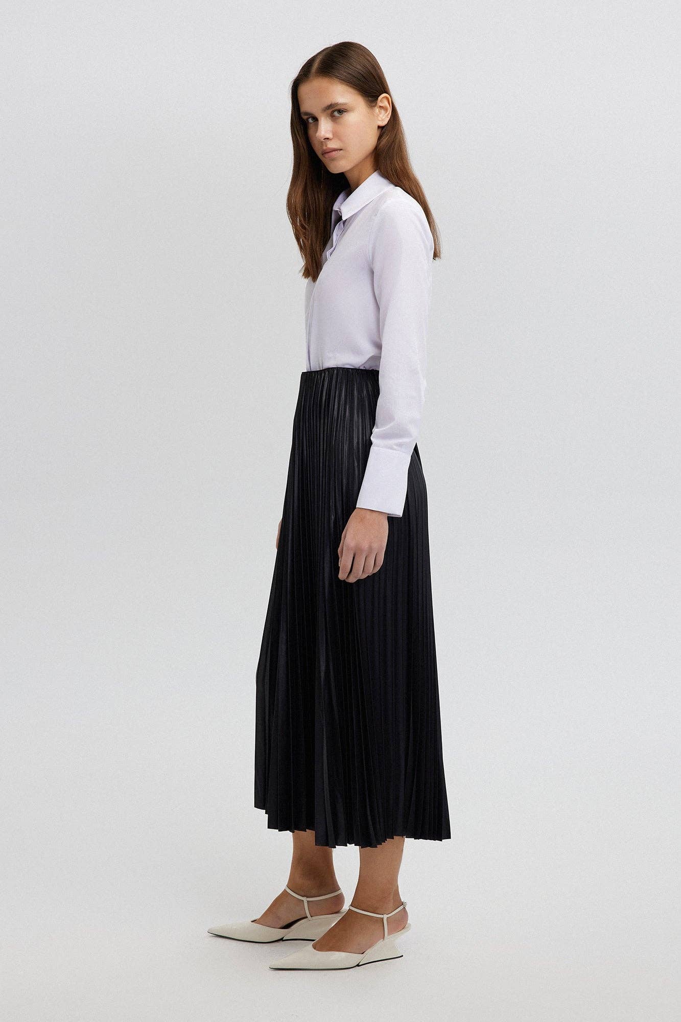 High-Waist Pleated Maxi Skirt – Elegant Flowy A-Line Skirt