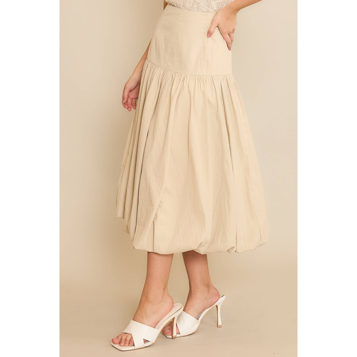SOFT WOVEN SOLID BUBBLE BALLON MIDI SKIRT - Beige