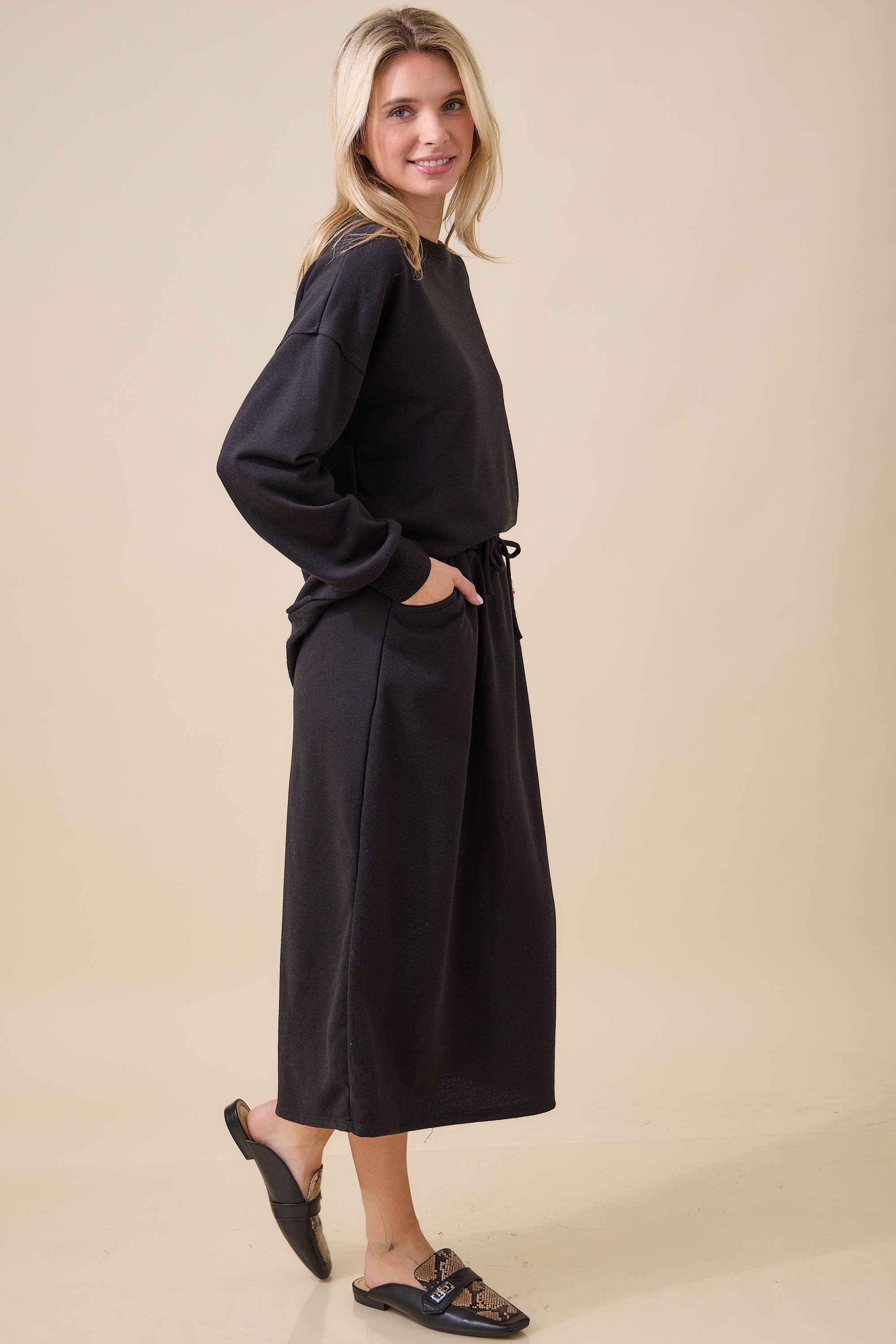 WOMEN'S SOLID SOFT KNIT SKIRT WITH POCKETS-PART OF SET