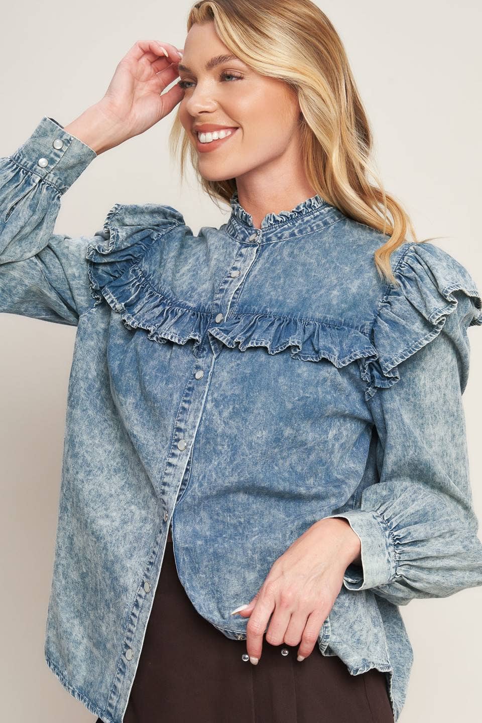 An acid washed denim top - IT12646