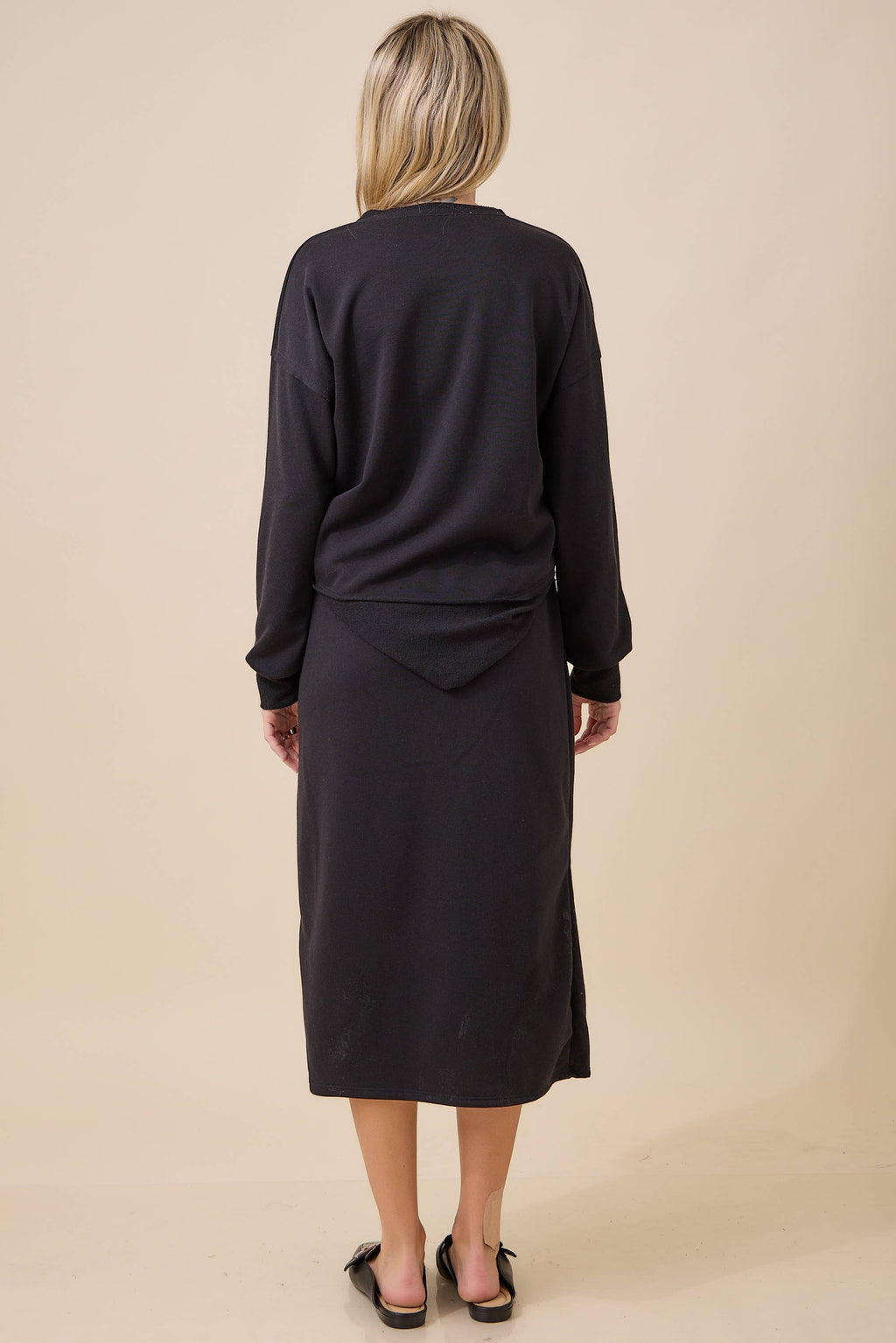 WOMEN'S SOLID SOFT KNIT SKIRT WITH POCKETS-PART OF SET