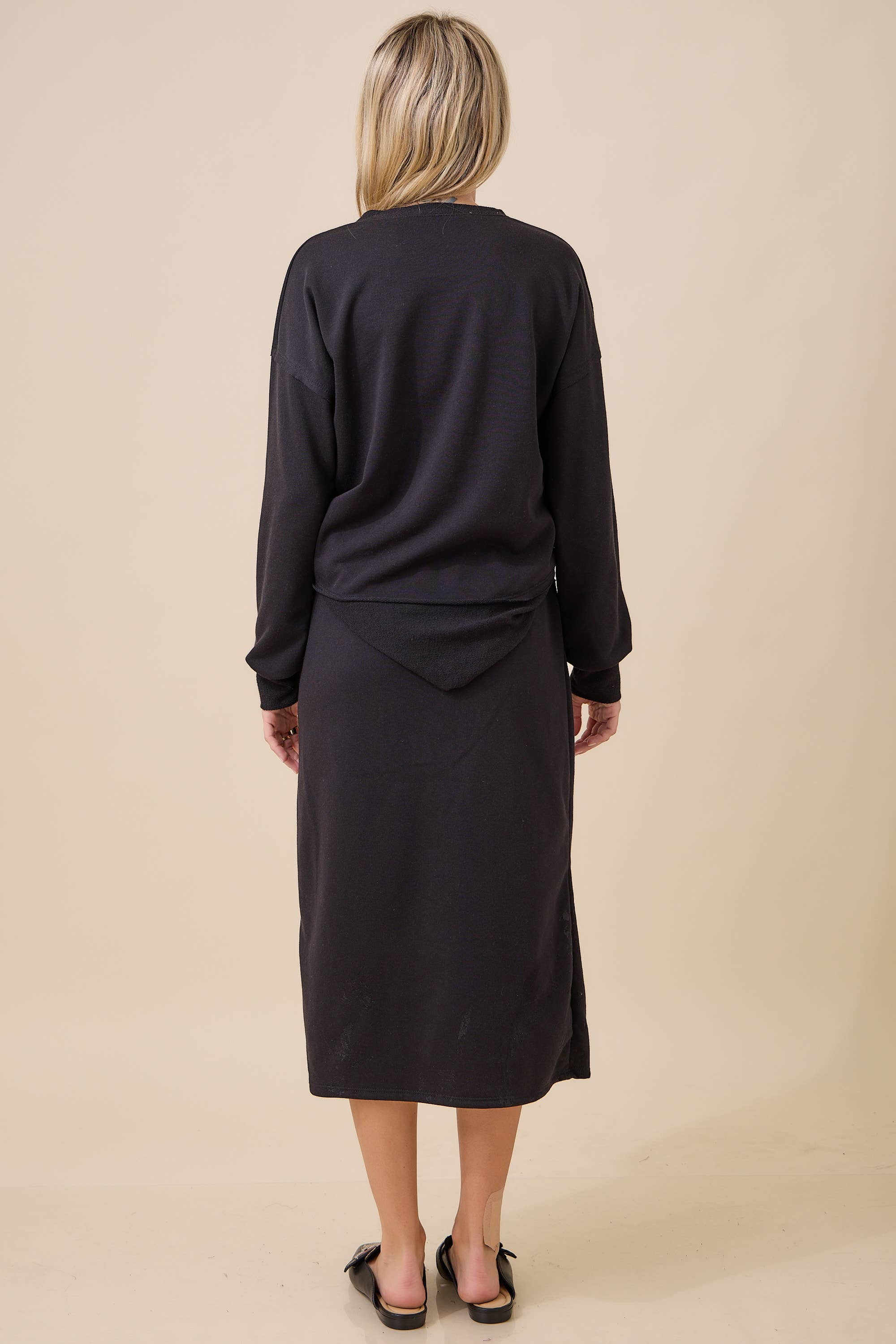 WOMEN'S SOLID SOFT KNIT SKIRT WITH POCKETS-PART OF SET