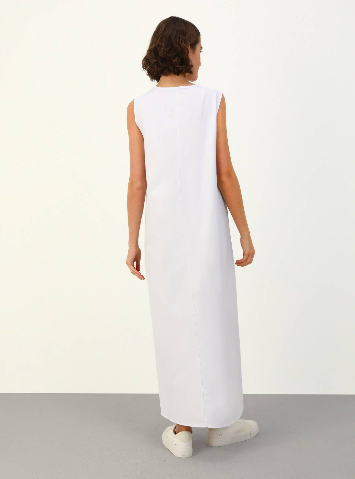 Effortless plain round neck sleeveless maxi swing dress