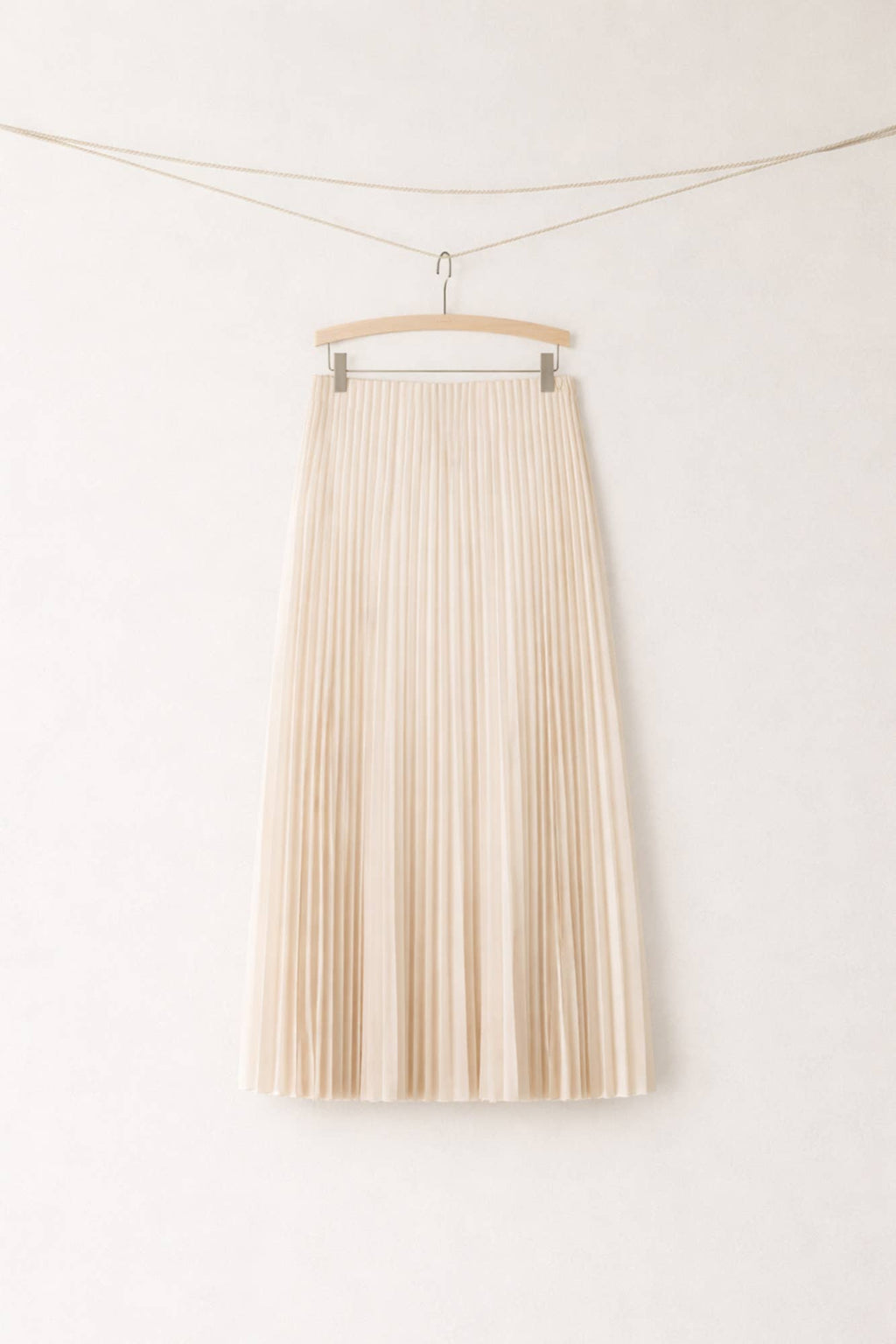 High-Waist Pleated Maxi Skirt – Elegant Flowy A-Line Skirt