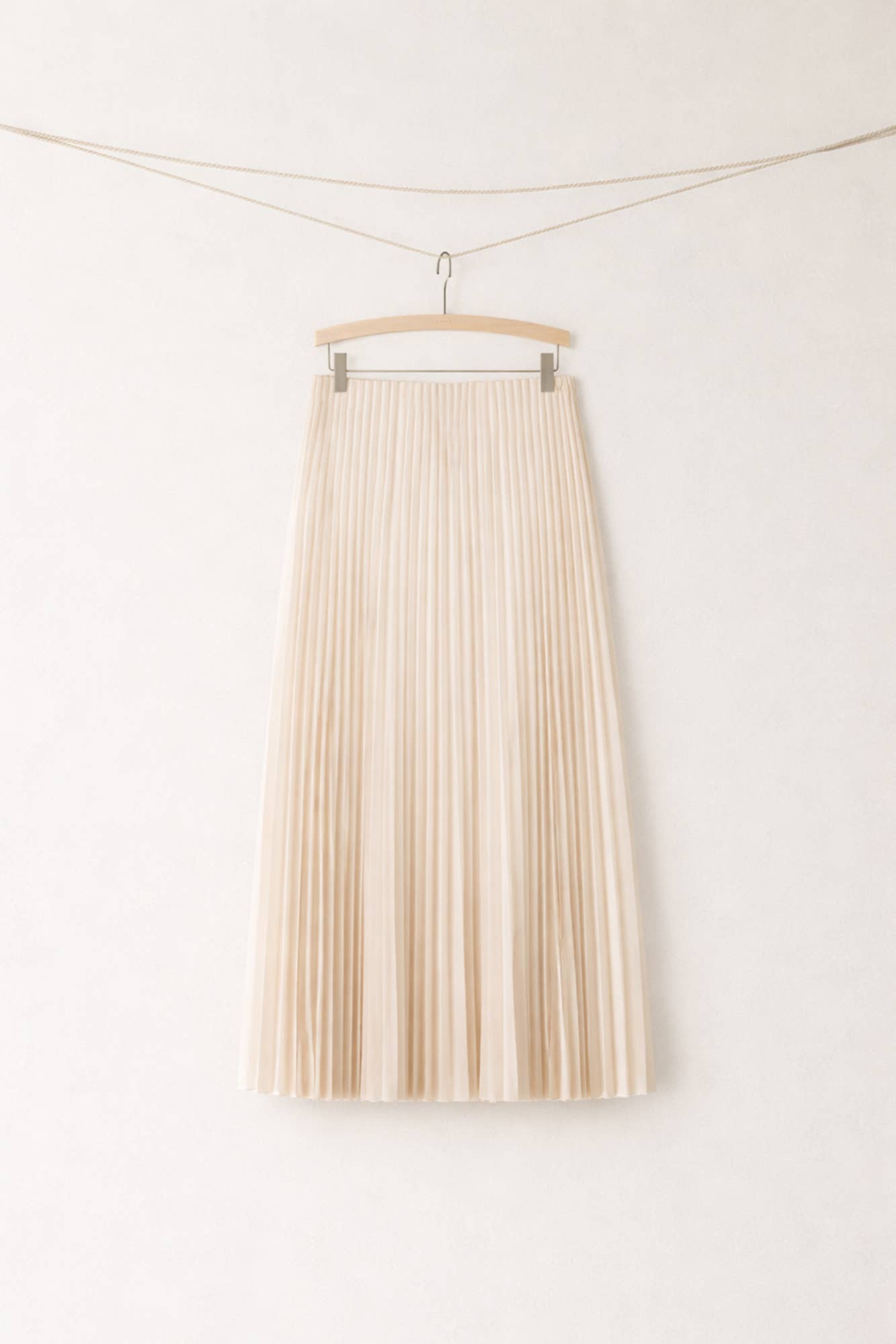 High-Waist Pleated Maxi Skirt – Elegant Flowy A-Line Skirt