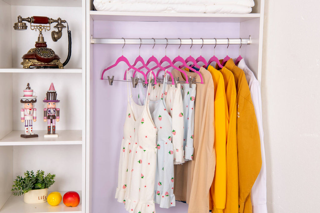 PL055 Slim Plastic Skirt Hangers - Pink