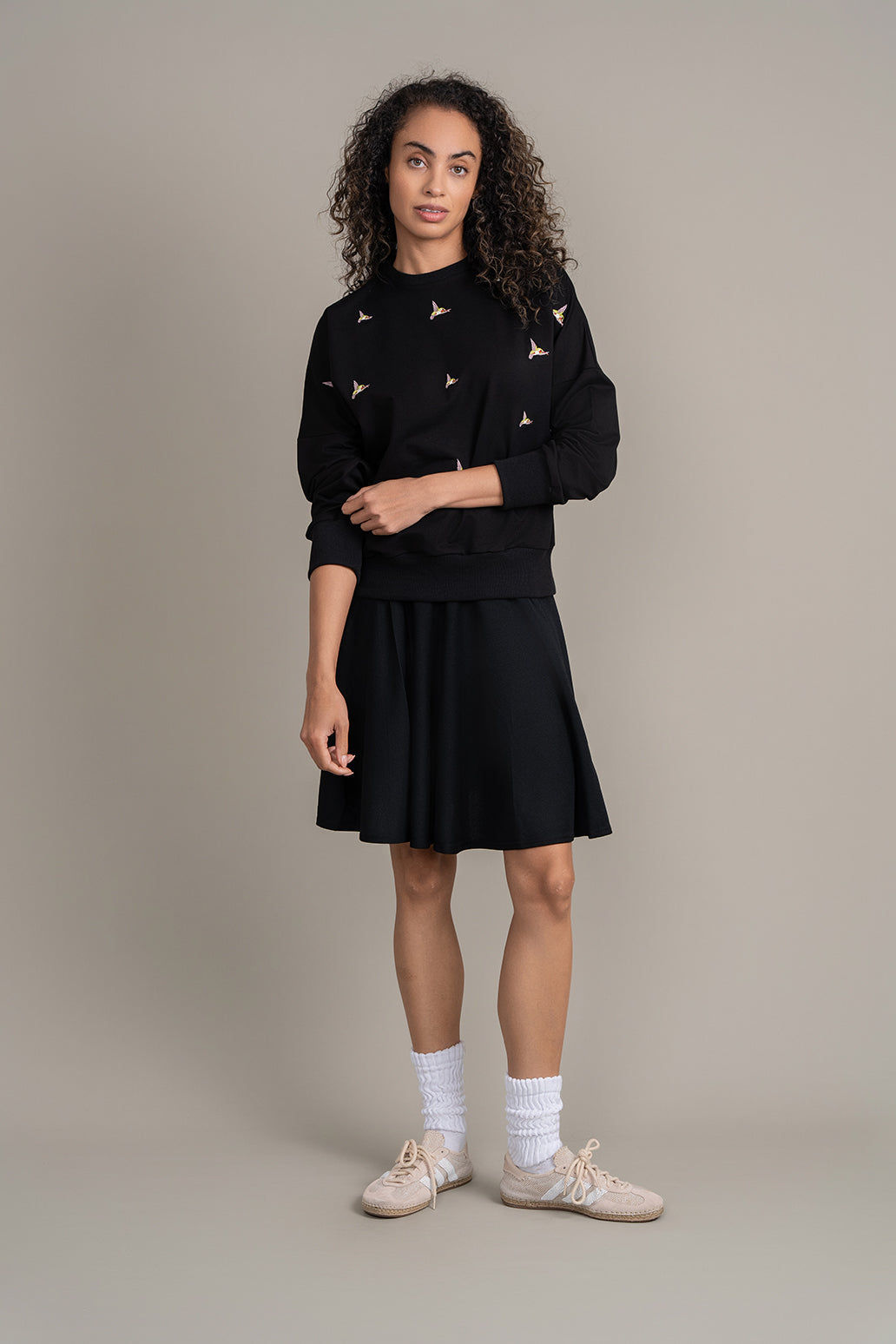 Sweatshirt with Ebroidered Hummingbird