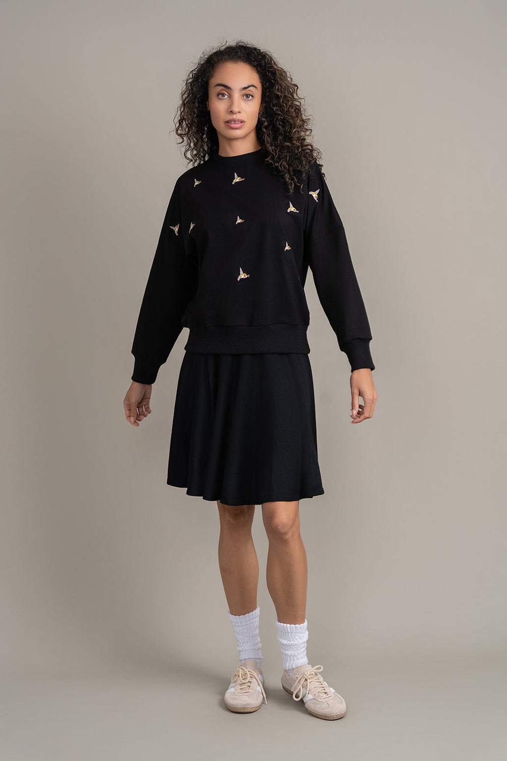 Sweatshirt with Ebroidered Hummingbird