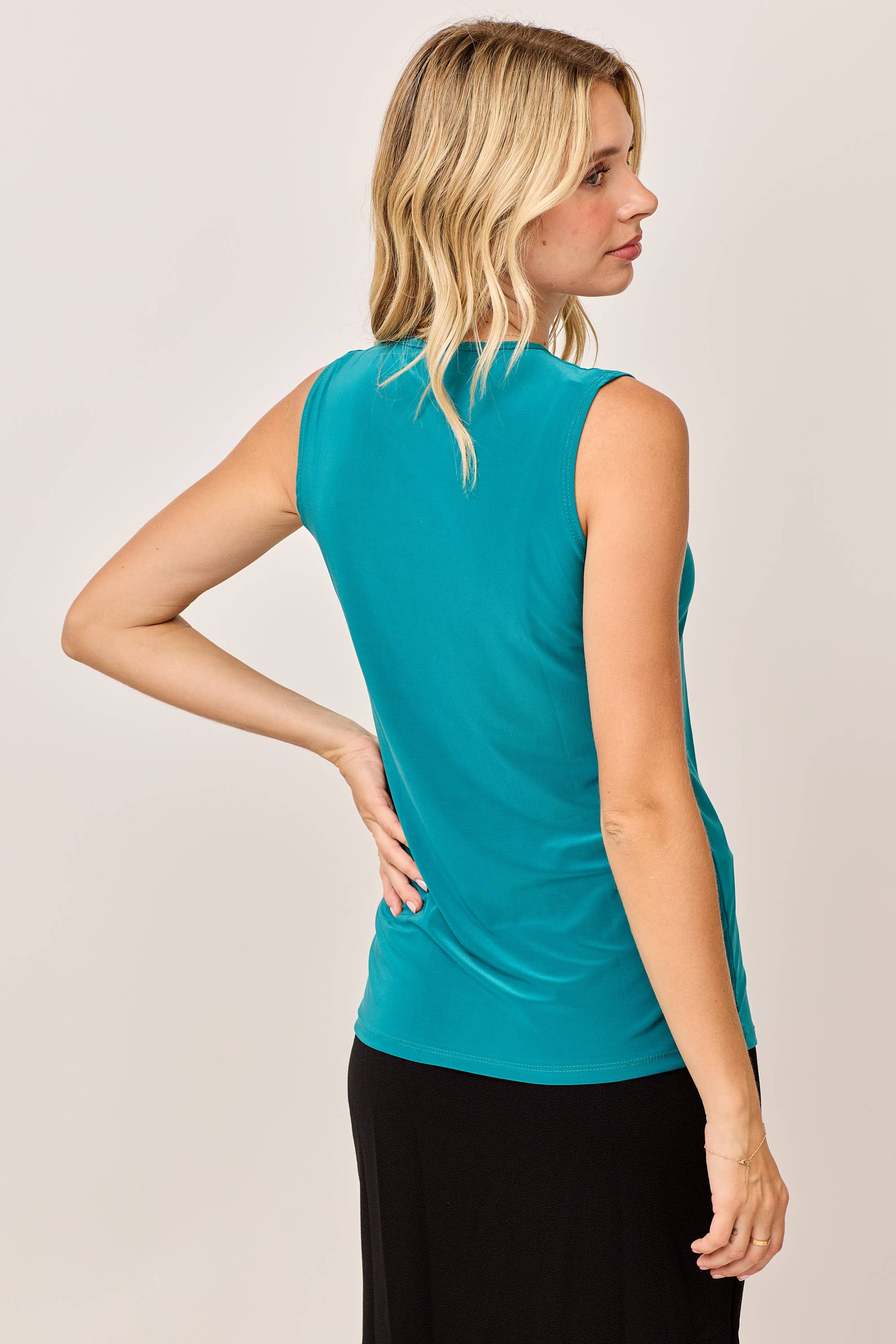 WOMEN'S MODEST WRINKLE- FREE LAYERING SLEEVELESS TOP