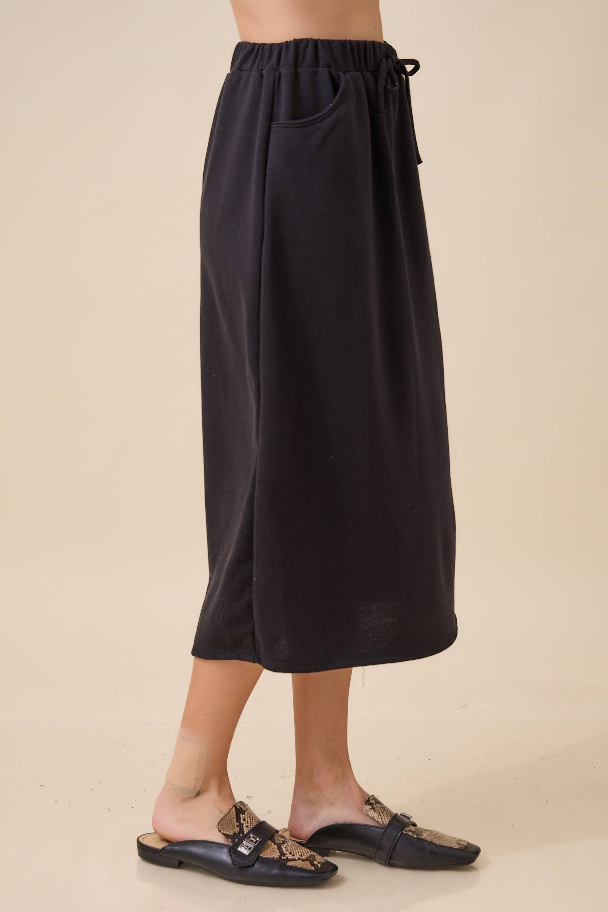 WOMEN'S SOLID SOFT KNIT SKIRT WITH POCKETS-PART OF SET