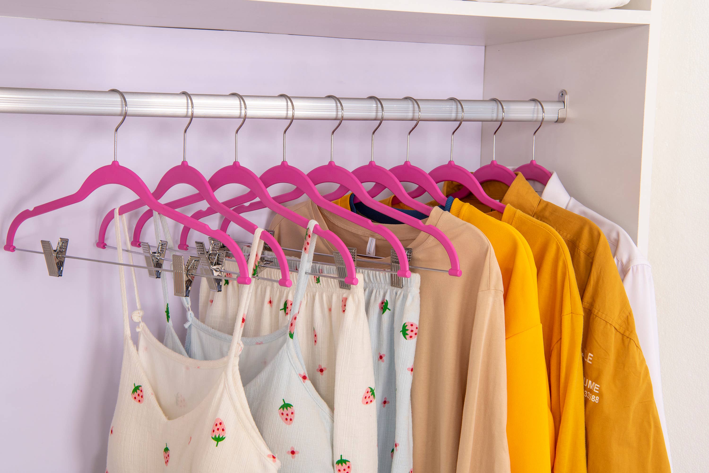 PL055 Slim Plastic Skirt Hangers - Pink