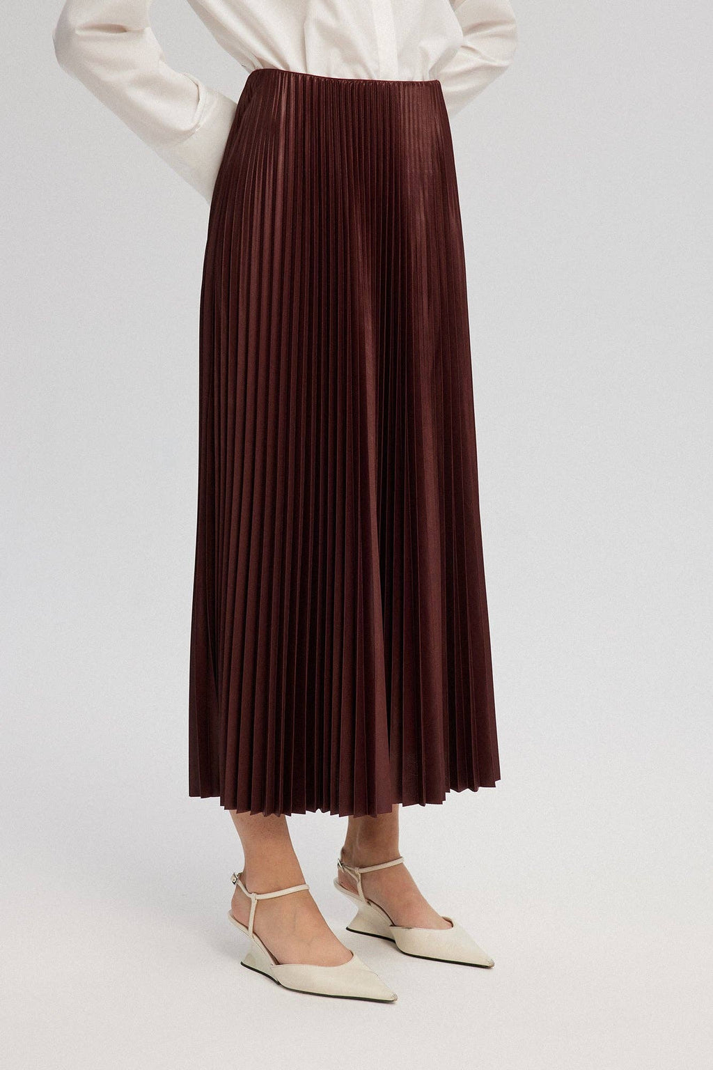 High-Waist Pleated Maxi Skirt – Elegant Flowy A-Line Skirt