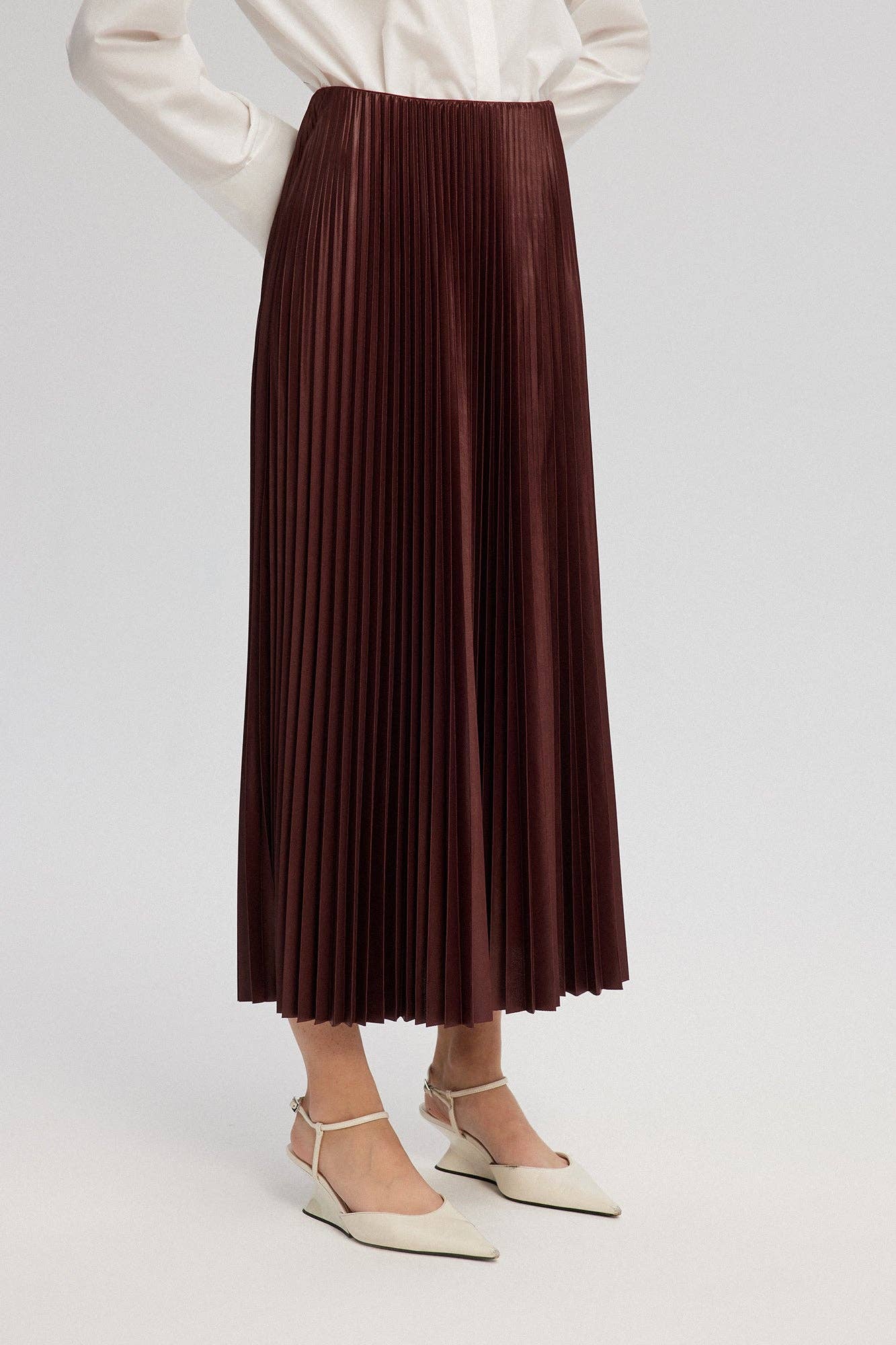 High-Waist Pleated Maxi Skirt – Elegant Flowy A-Line Skirt