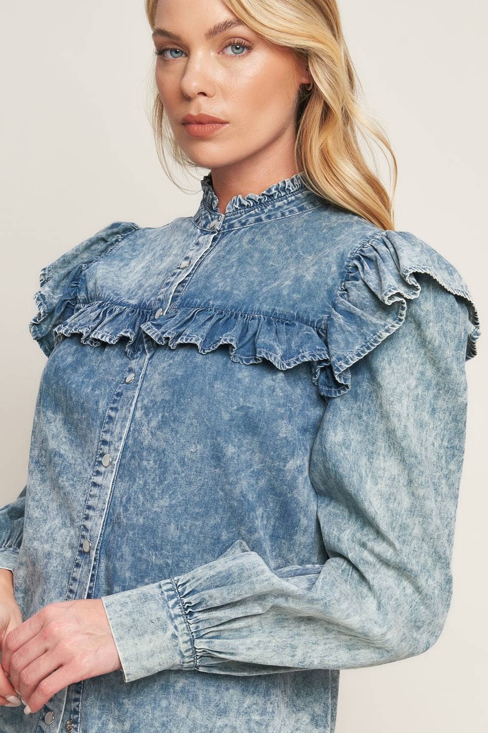 An acid washed denim top - IT12646