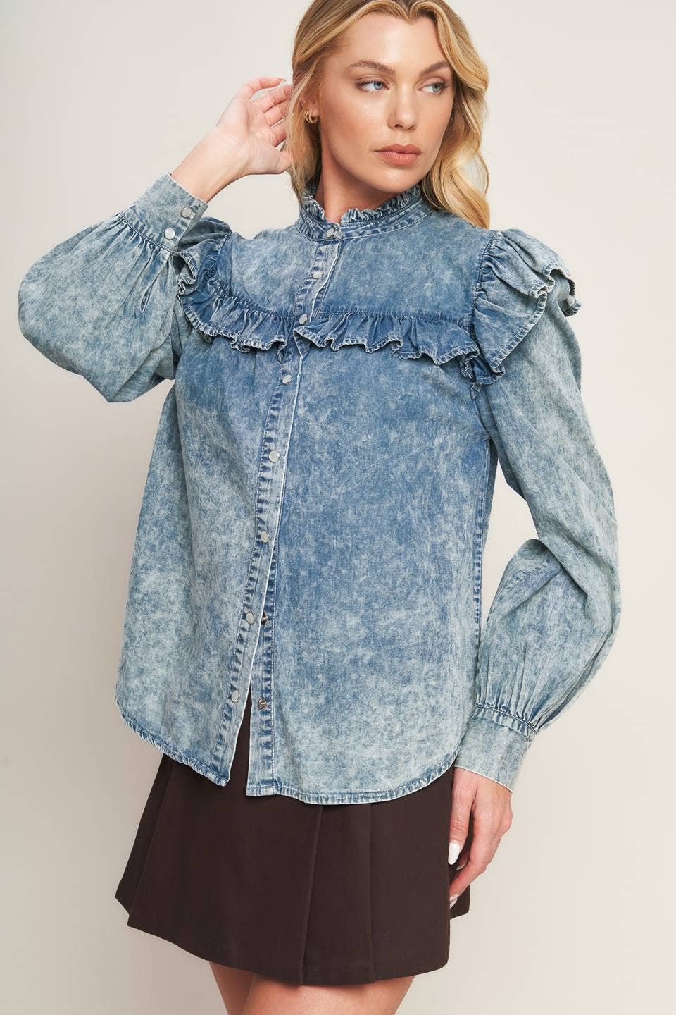 An acid washed denim top - IT12646