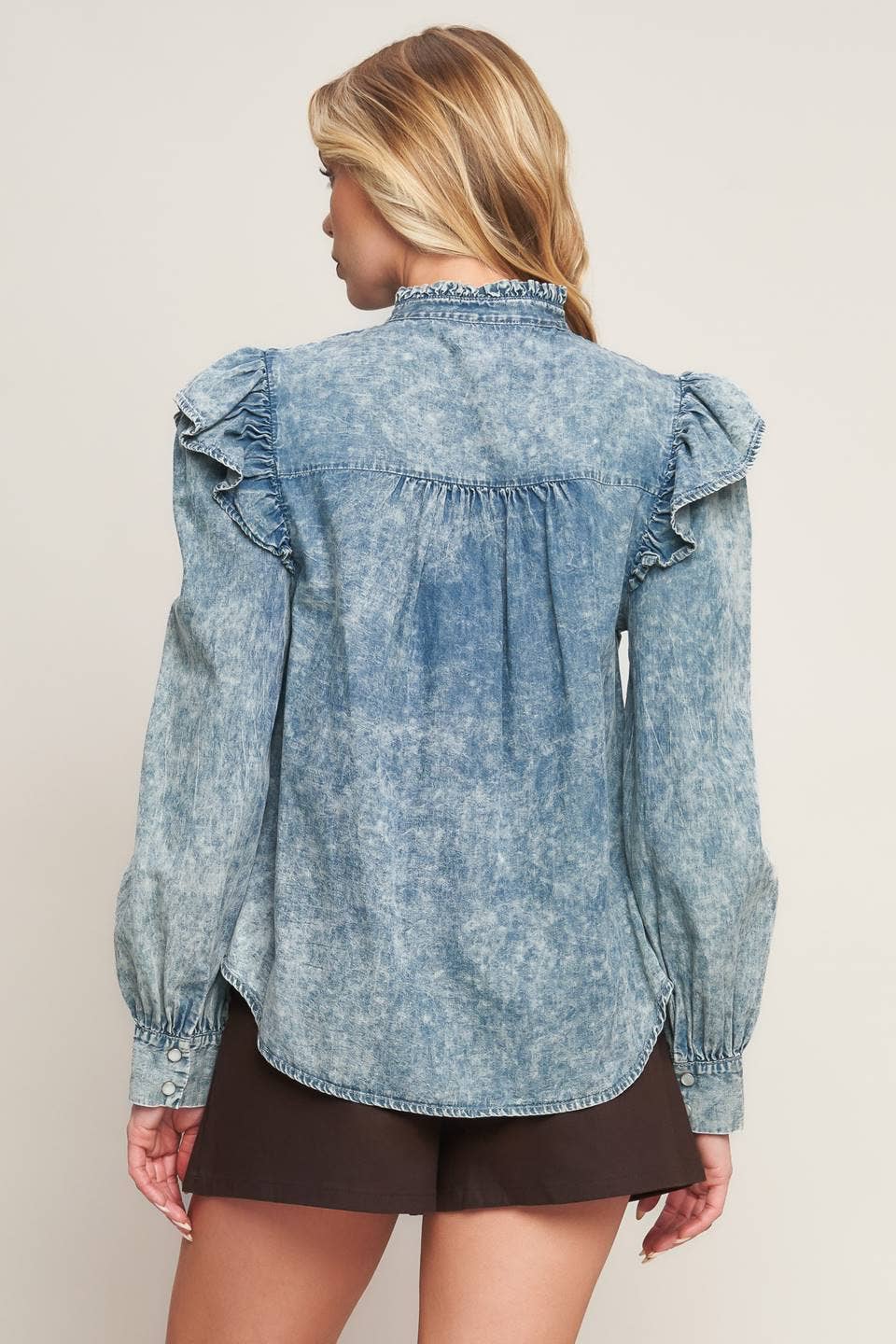An acid washed denim top - IT12646