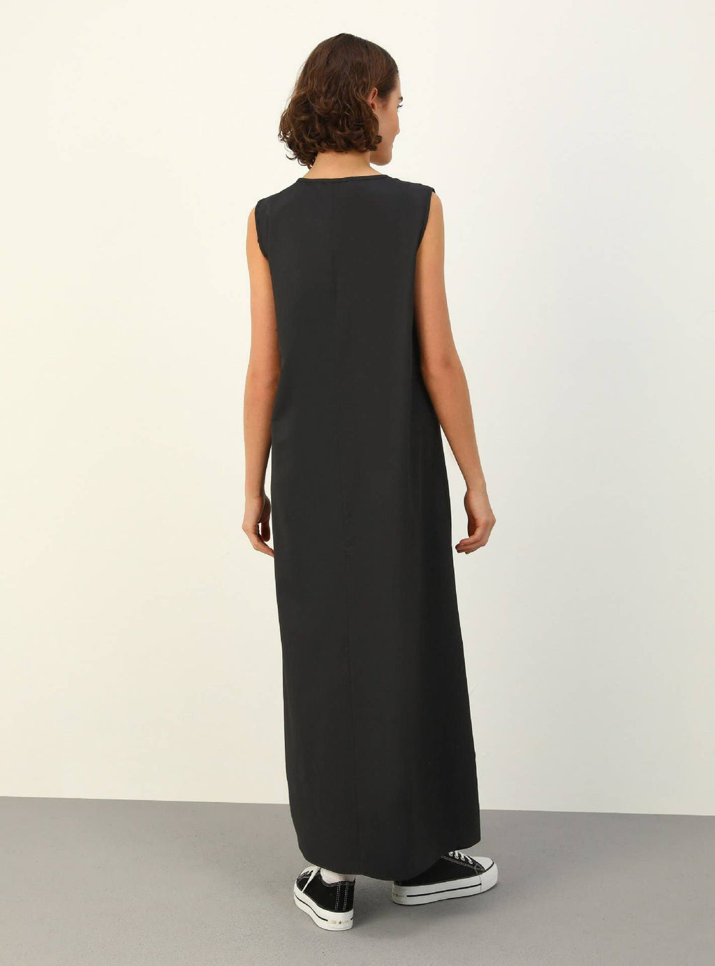 Effortless plain round neck sleeveless maxi swing dress