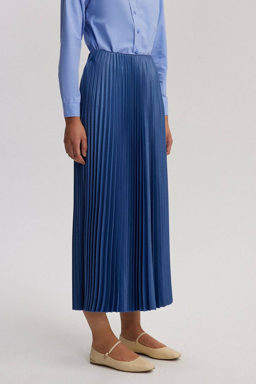 High-Waist Pleated Maxi Skirt – Elegant Flowy A-Line Skirt